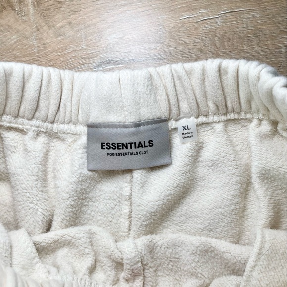 Fear Of God•Essentials Sweat Shorts•Cream•Size X-Large - Picture 6 of 11